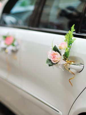 Voiture de location pour mariage à La Réunion - Véhicule élégant pour une journée inoubliable.